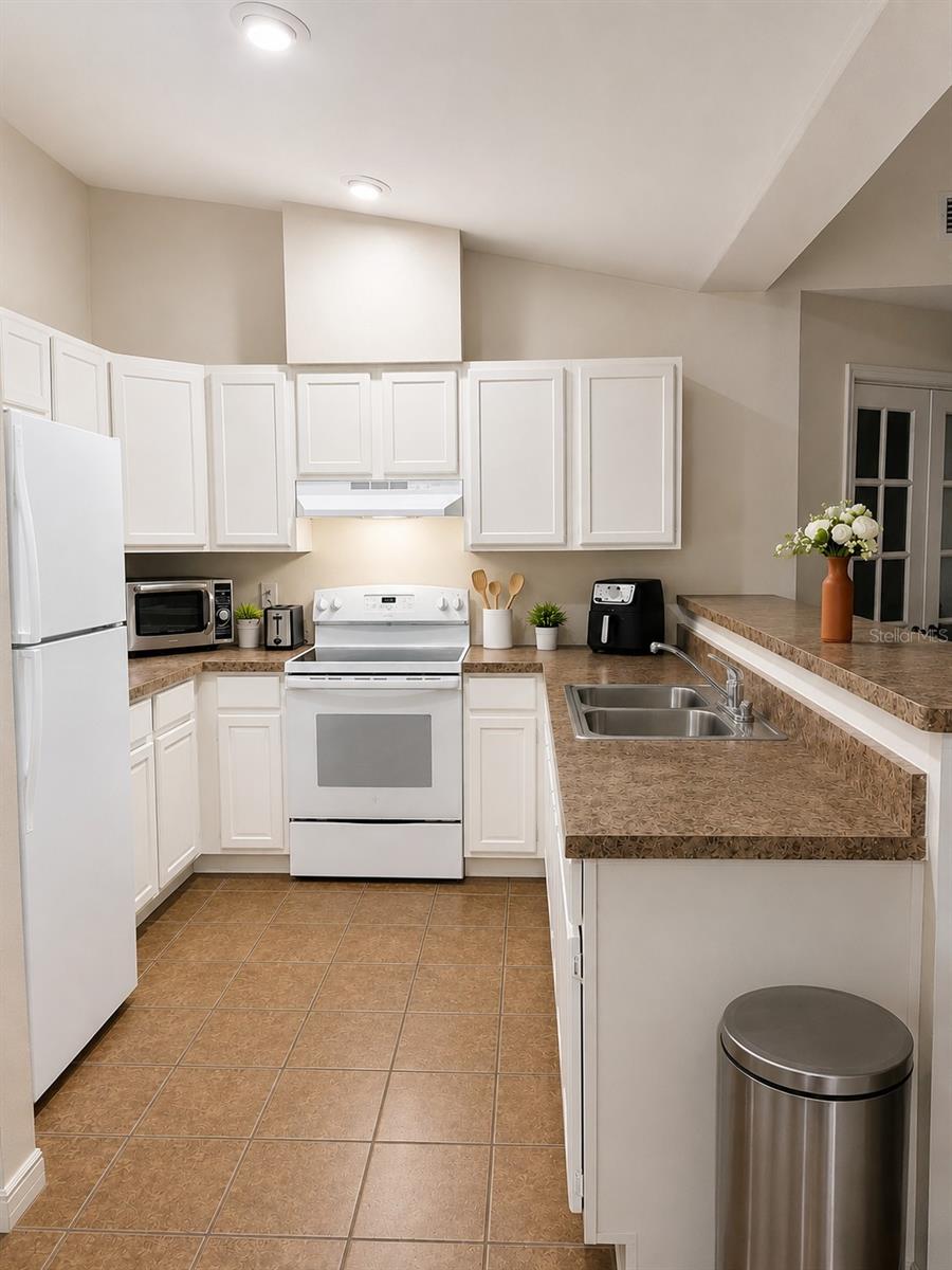 2113 N NORMANDY BLVD — photo 8