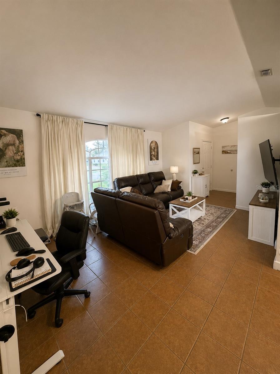 2113 N NORMANDY BLVD — photo 9