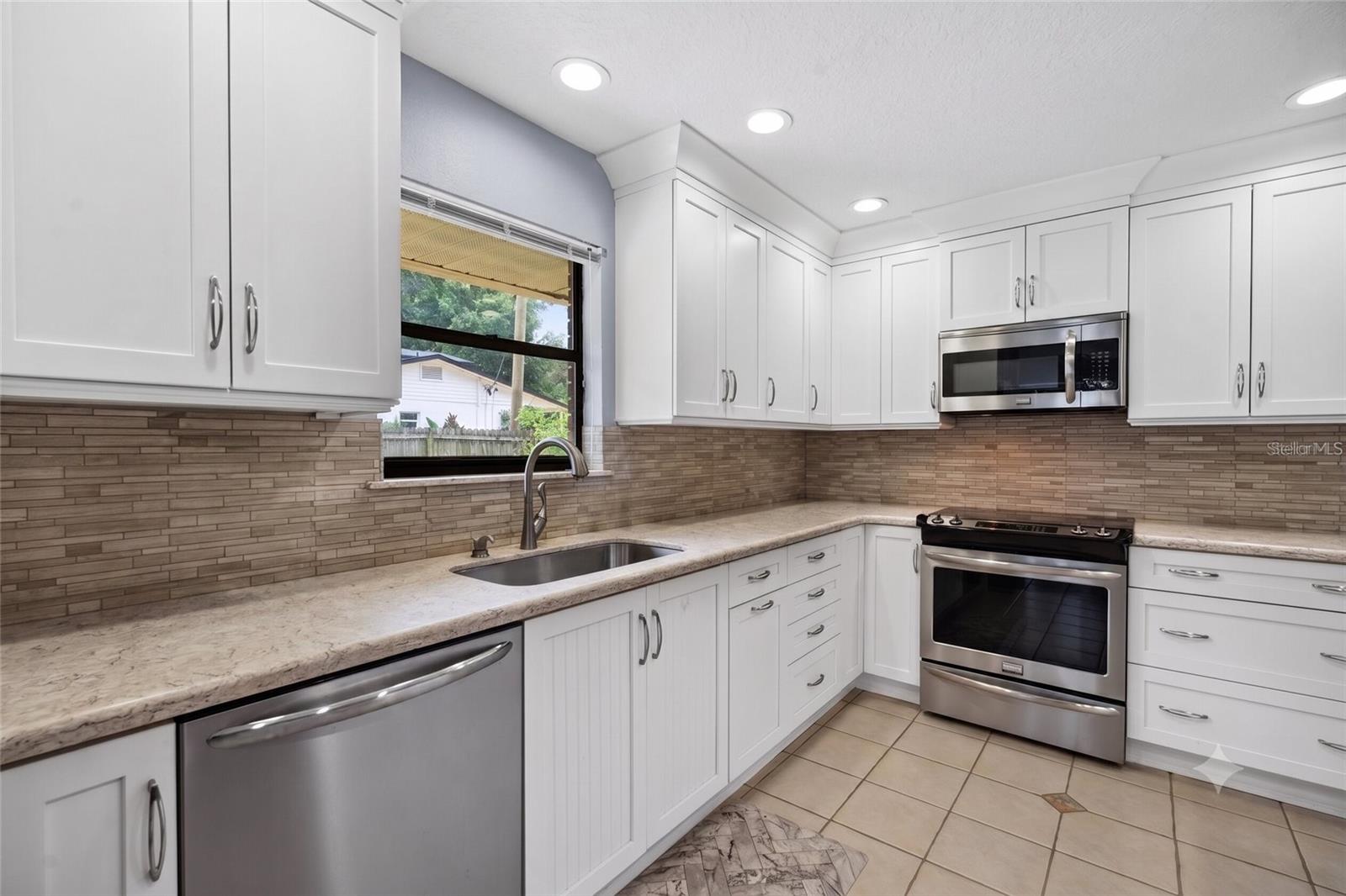 1165 GEORGE ANDERSON ST — photo 11