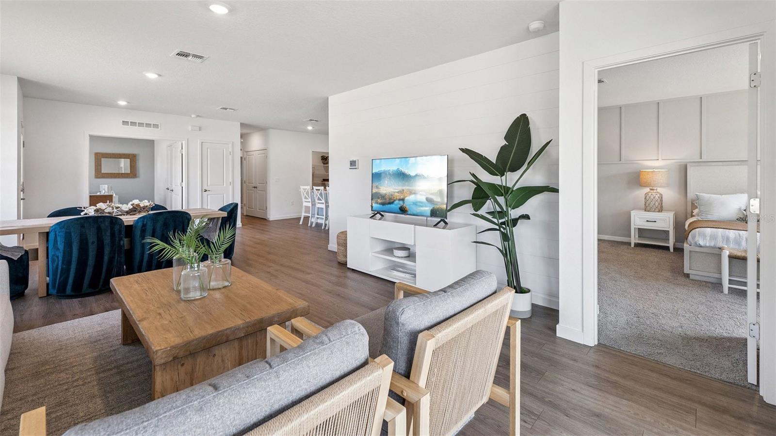 2516 KINSALE LN — photo 3