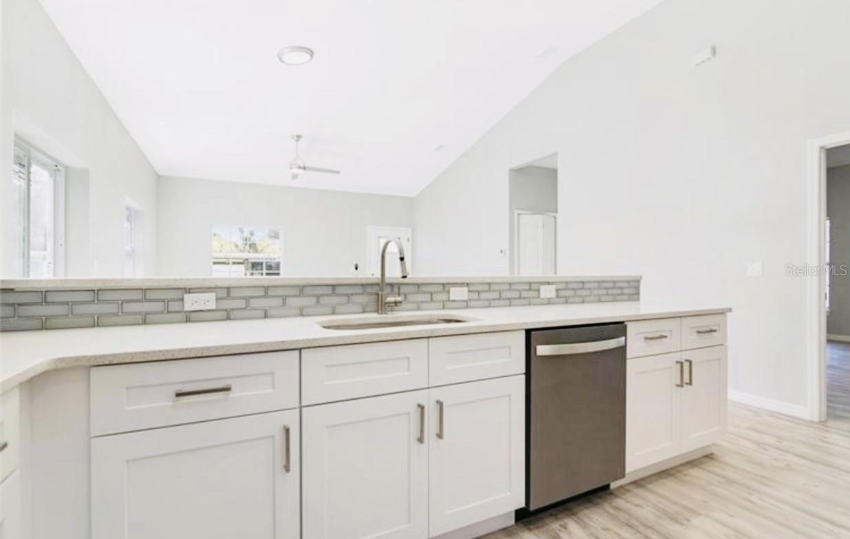 617 HOLMES AVE — photo 3
