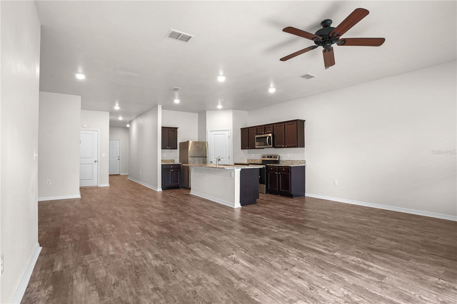 3004 NEVERLAND DR — photo 9