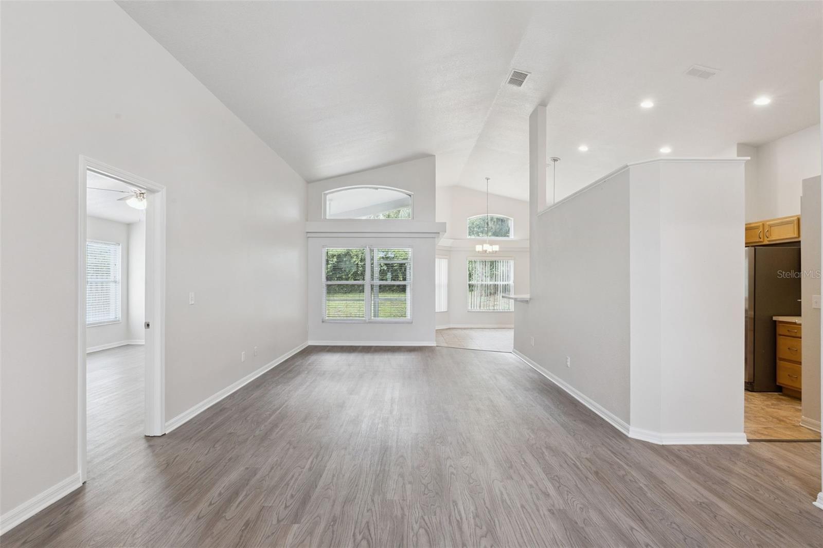 5483 GLEN OAK PL — photo 3