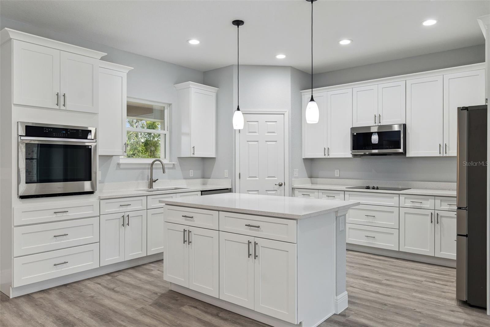 2043 WATERSEDGE DR — photo 7