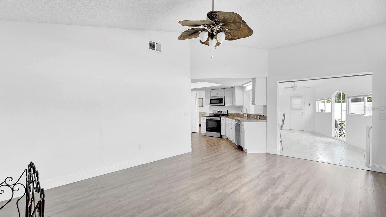 1160 MANITOBA ST — photo 12