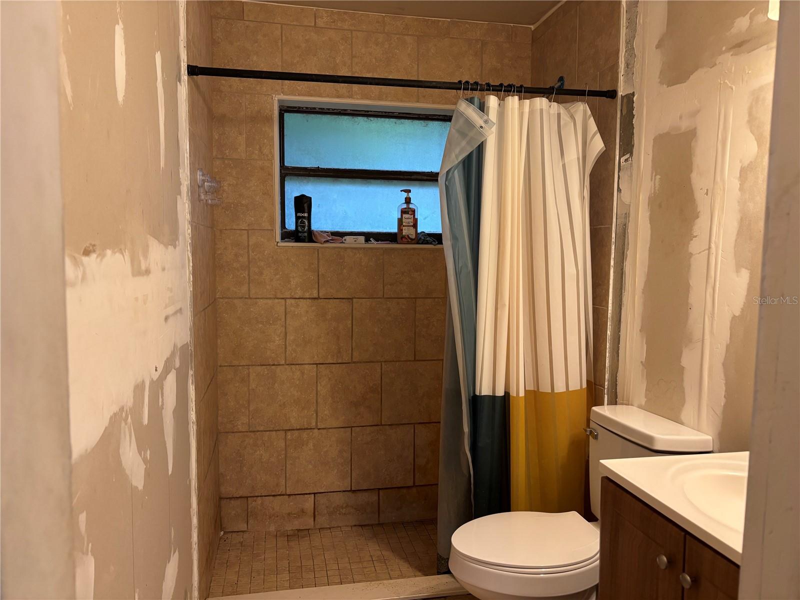 2222 HARTWELL AVE — photo 11