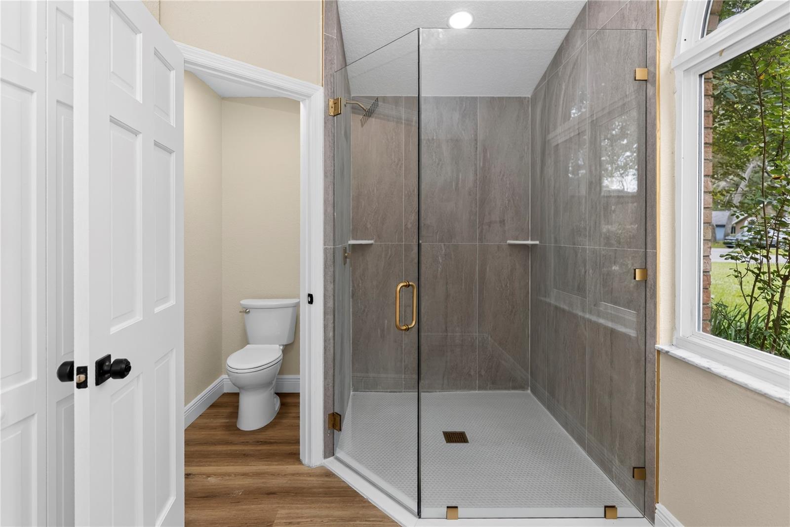 329 SUN OAKS CT — photo 2
