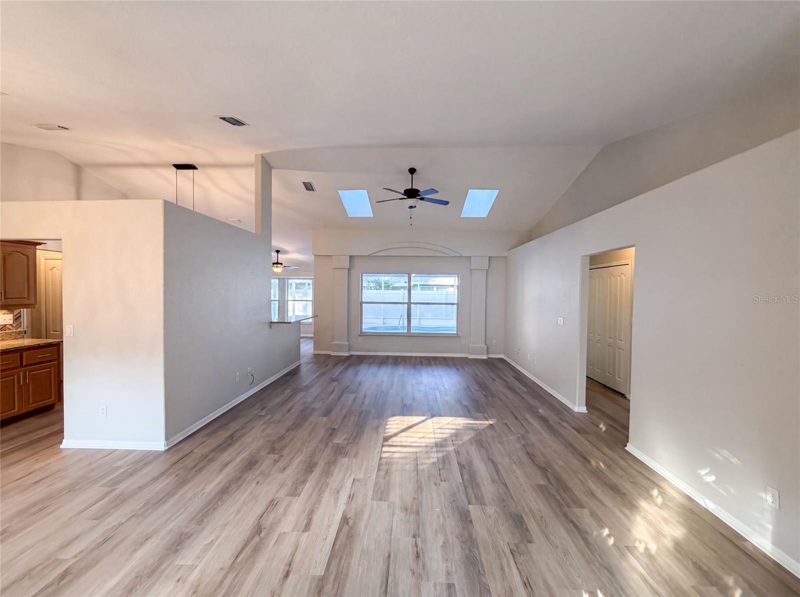 431 HARBOUR LIGHTS DR — photo 3