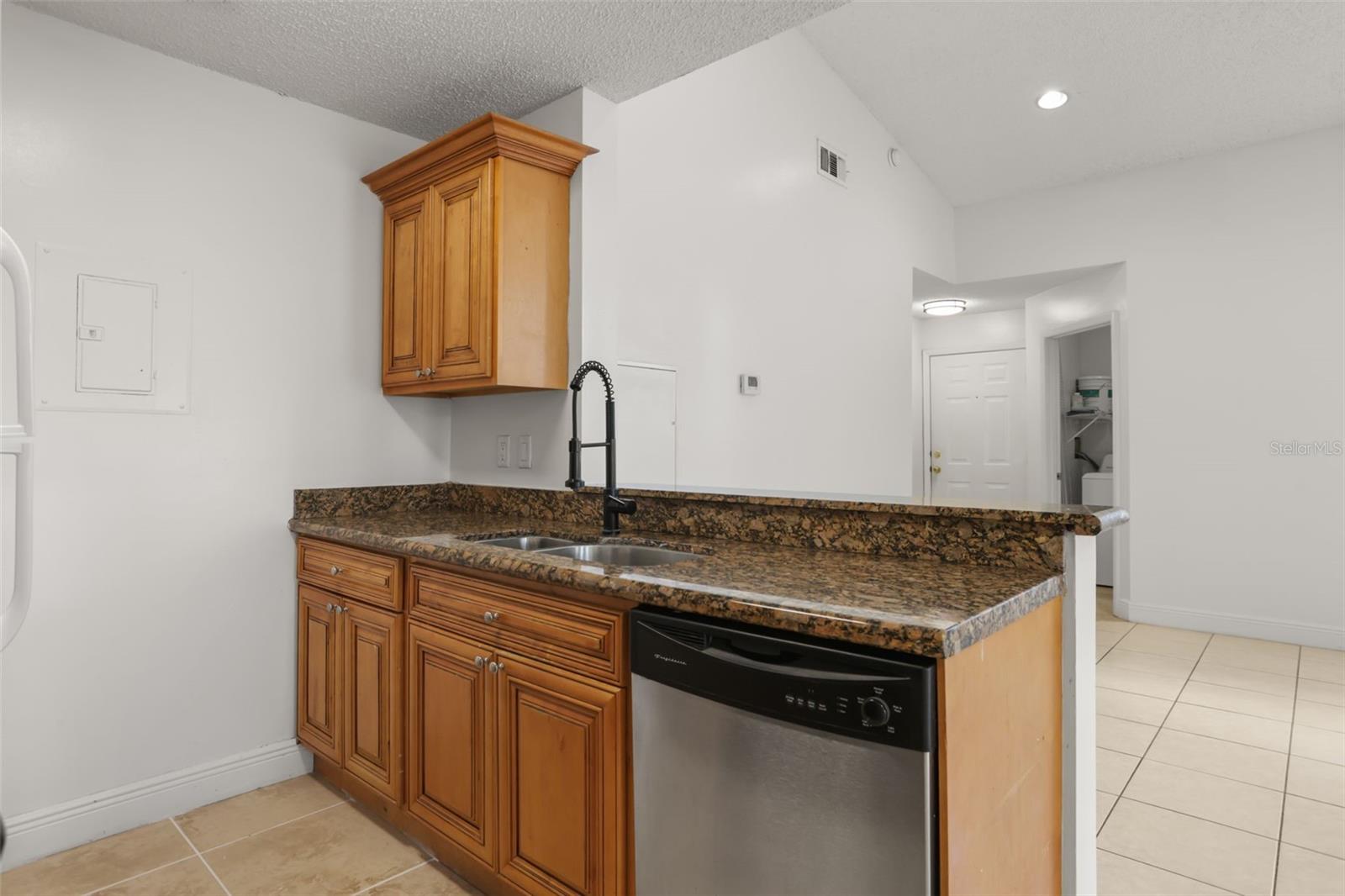 2584 GRASSY POINT DR #204 — photo 11