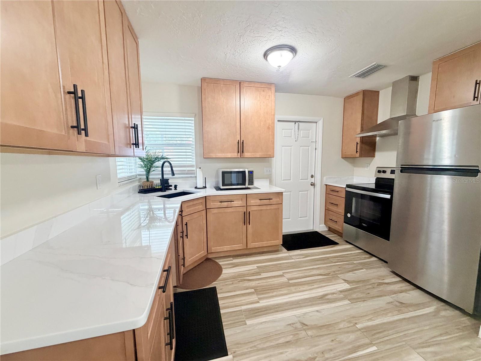1650 HASTINGS DR — photo 2