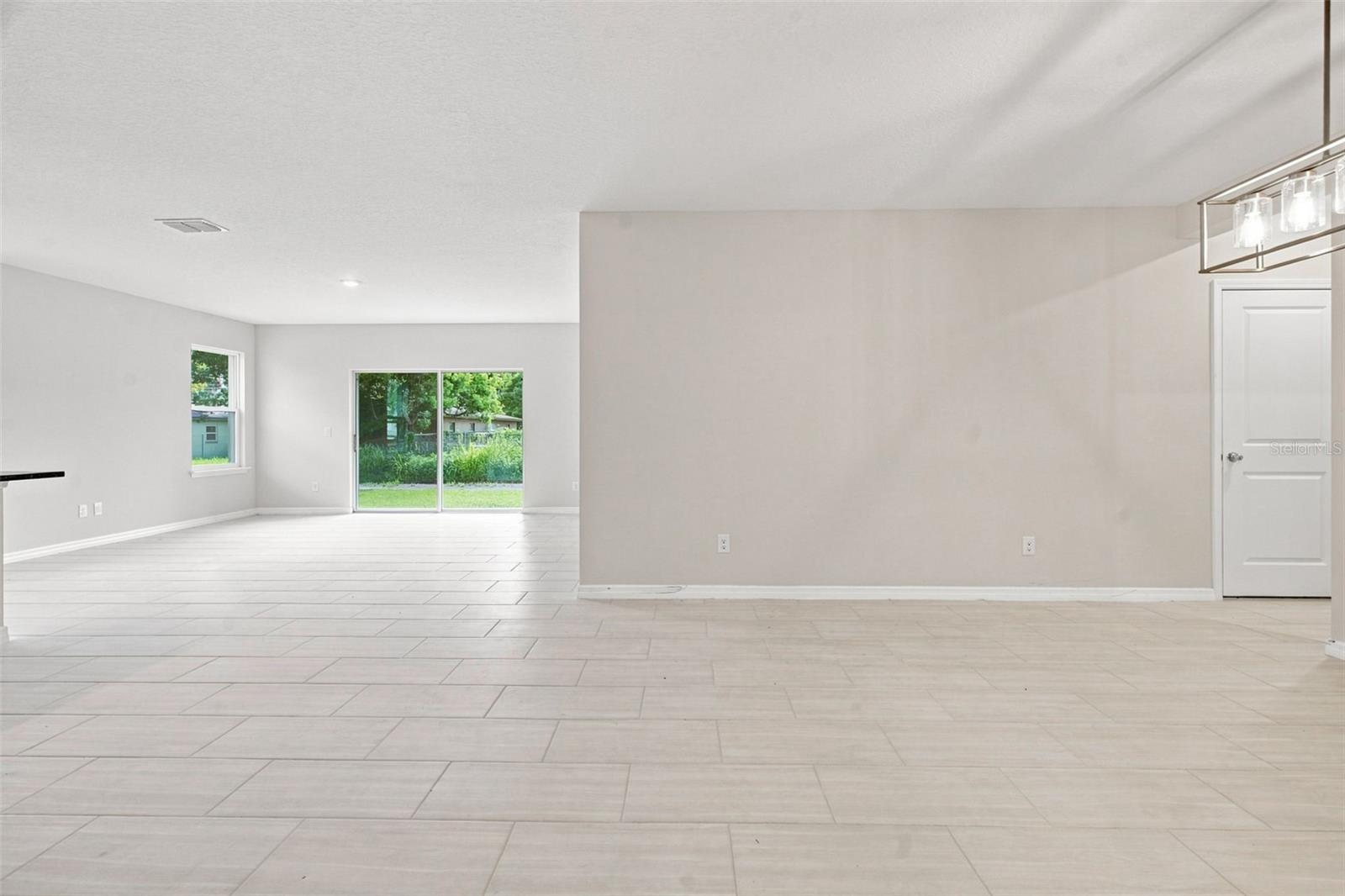 809 S LOCUST AVE — photo 4