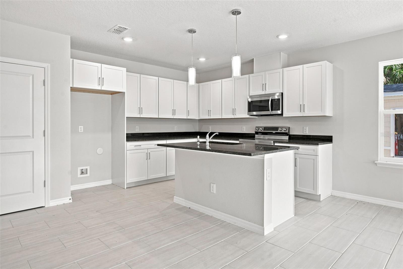 809 S LOCUST AVE — photo 7