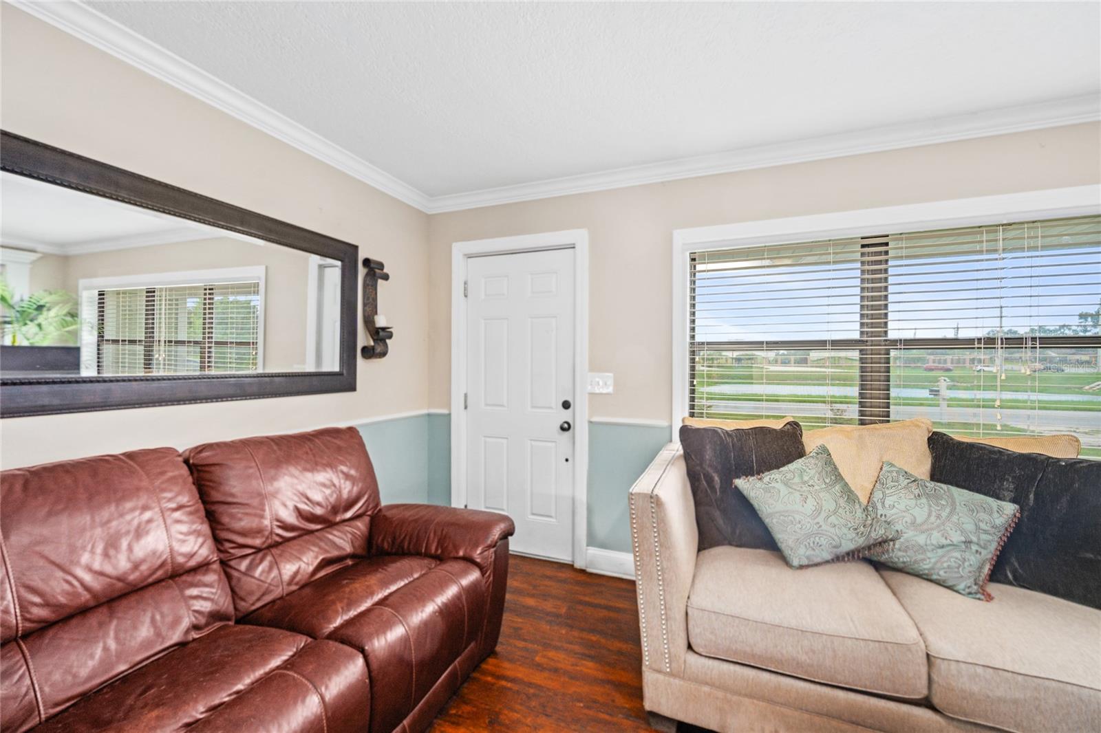 105 MIRROR DR — photo 12