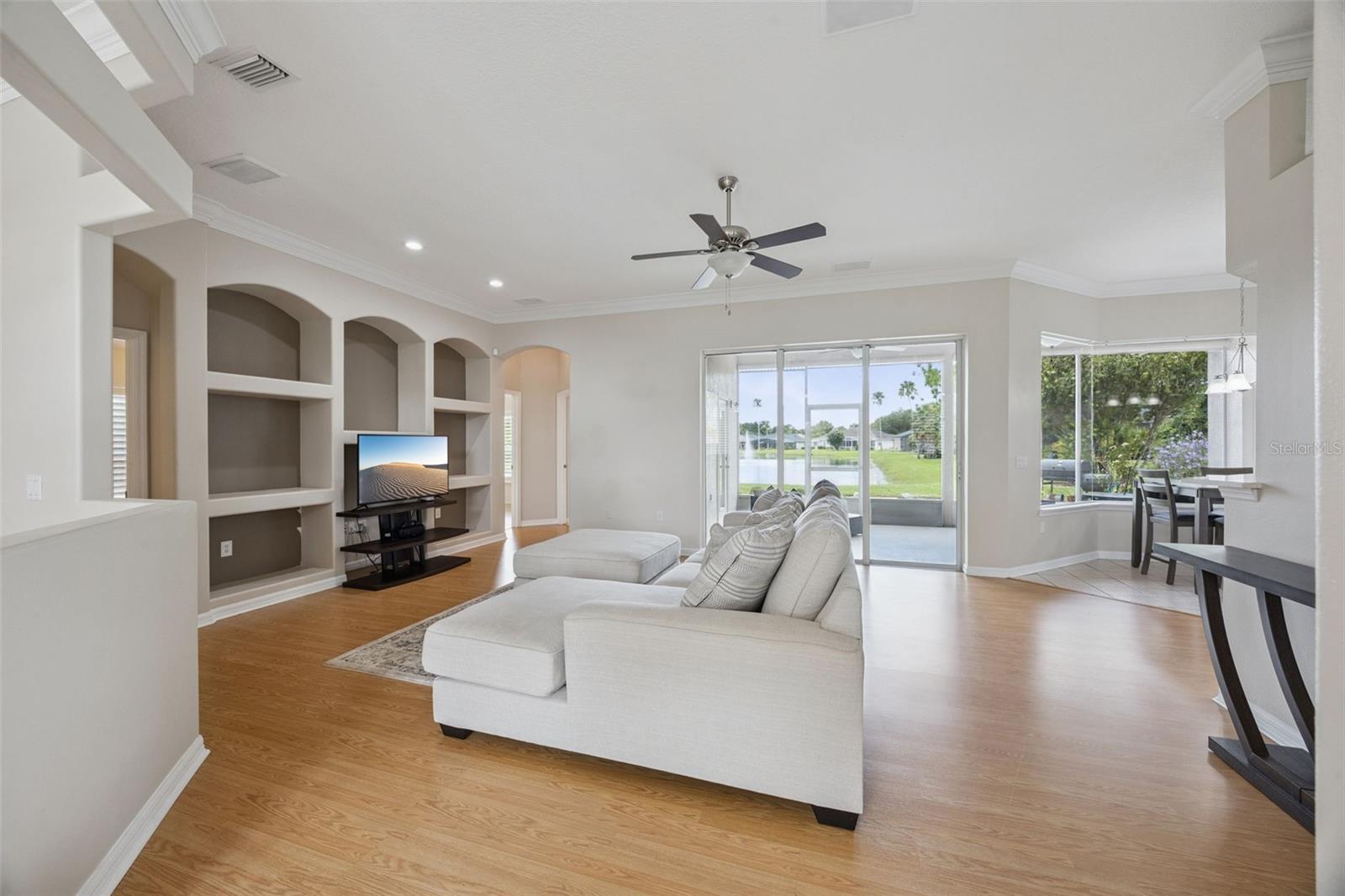 316 HAZELTINE DR — photo 10