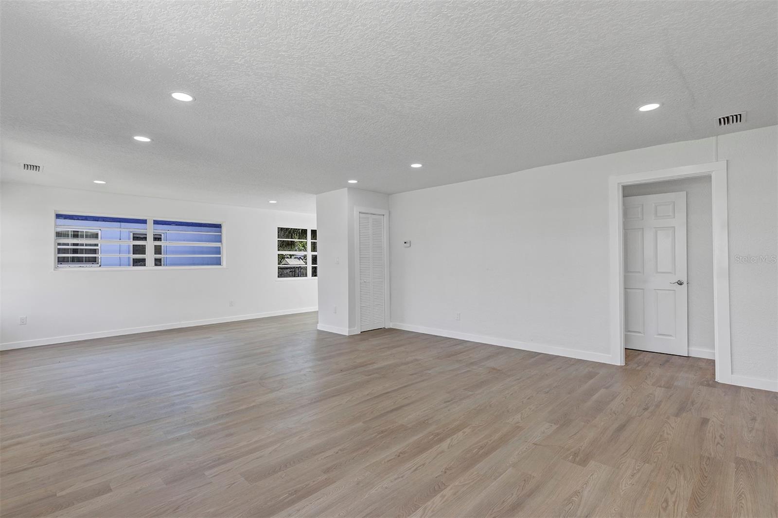 332 WILLIAMS AVE — photo 12