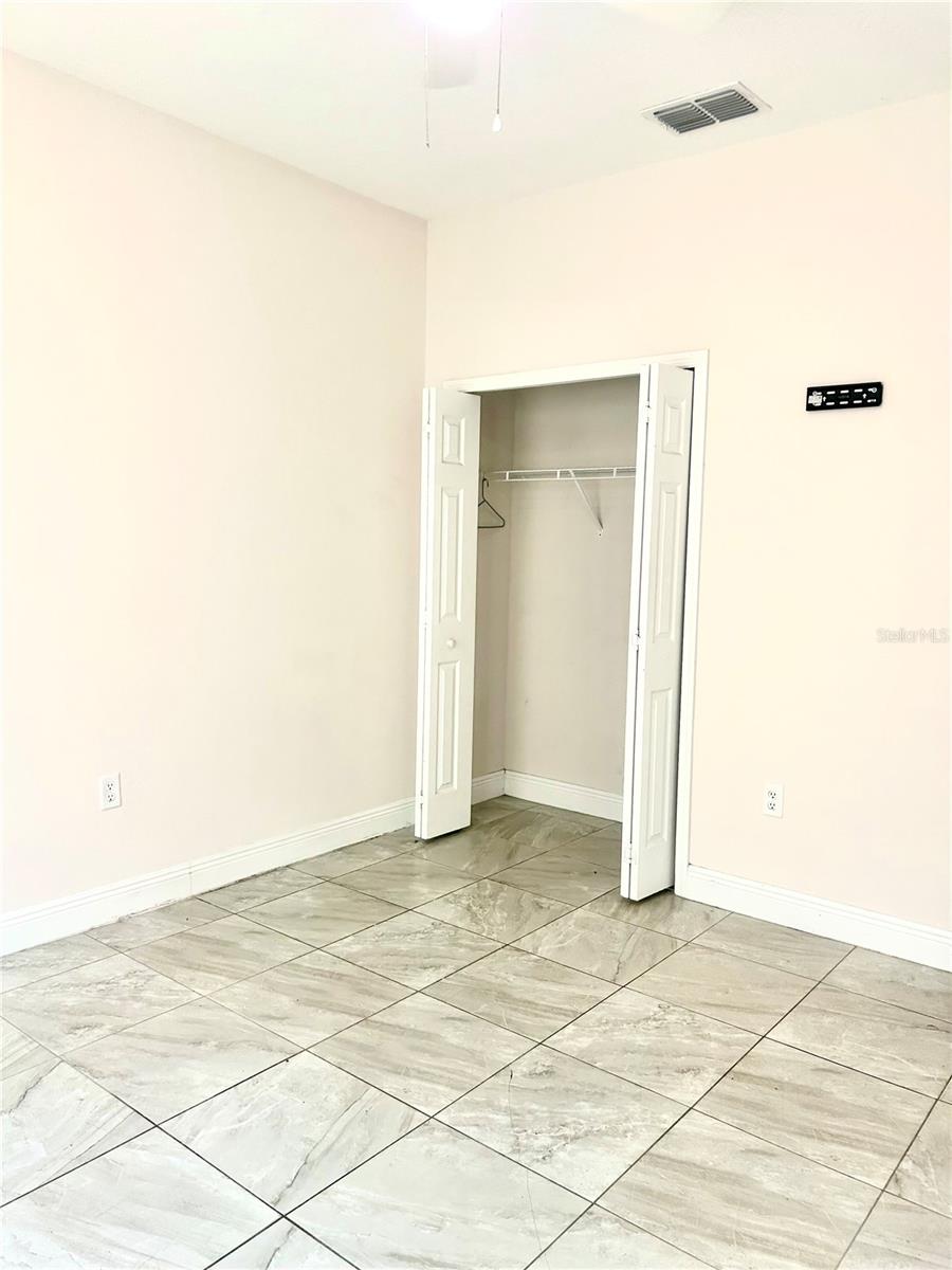 586 GERALDINE DR — photo 11