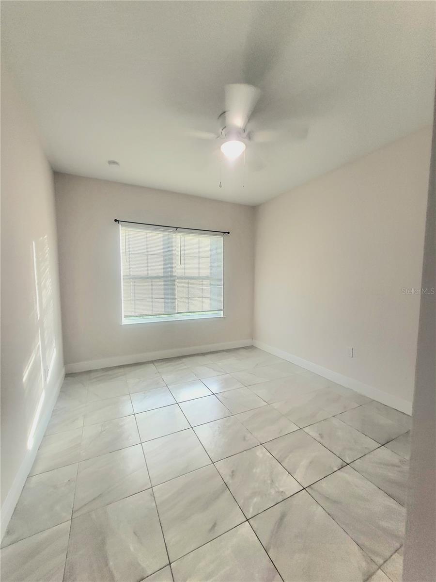 586 GERALDINE DR — photo 12