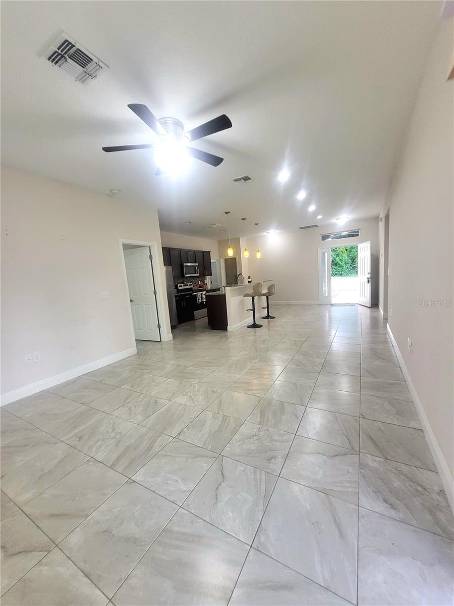 586 GERALDINE DR — photo 5