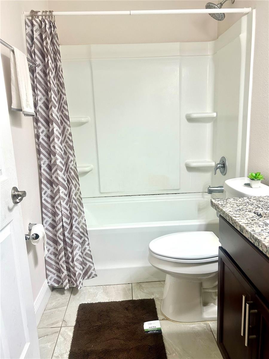 586 GERALDINE DR — photo 8