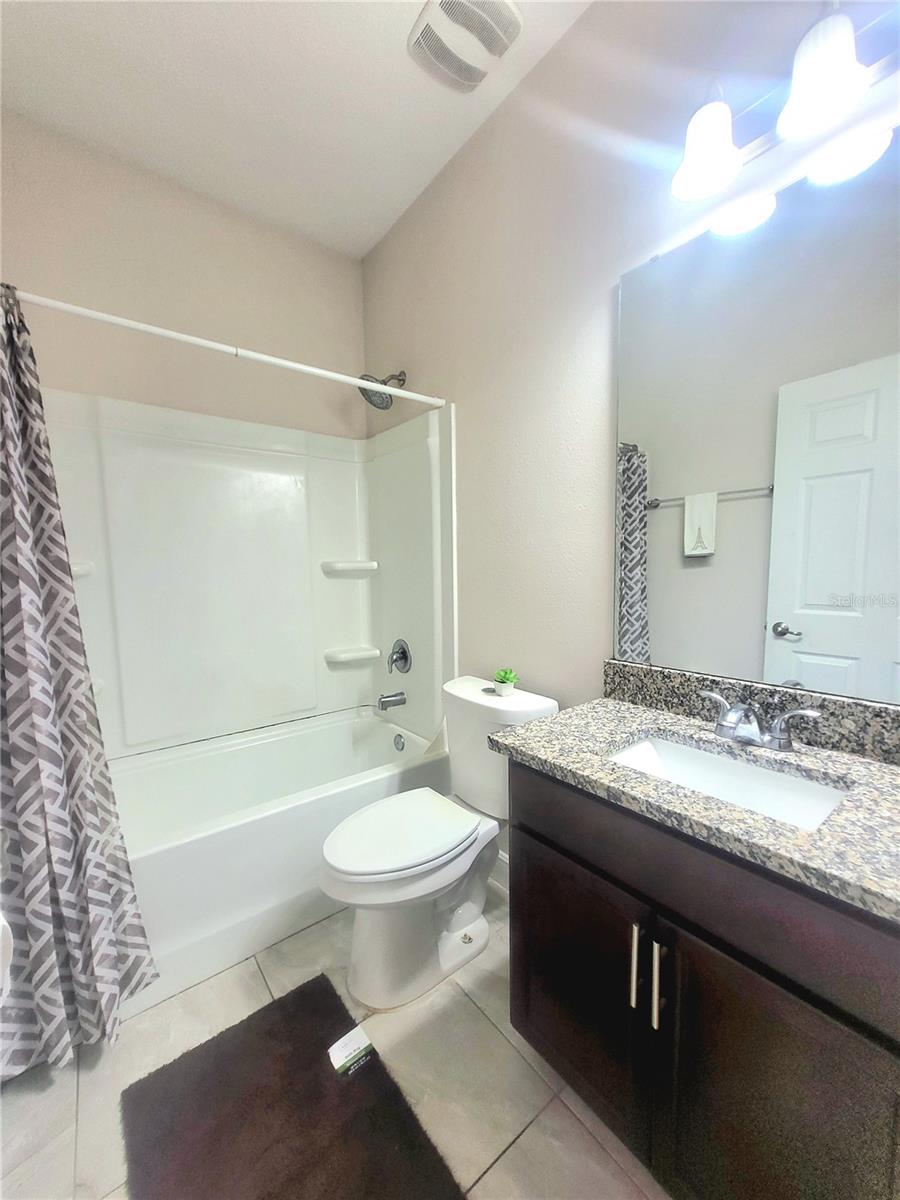 586 GERALDINE DR — photo 9