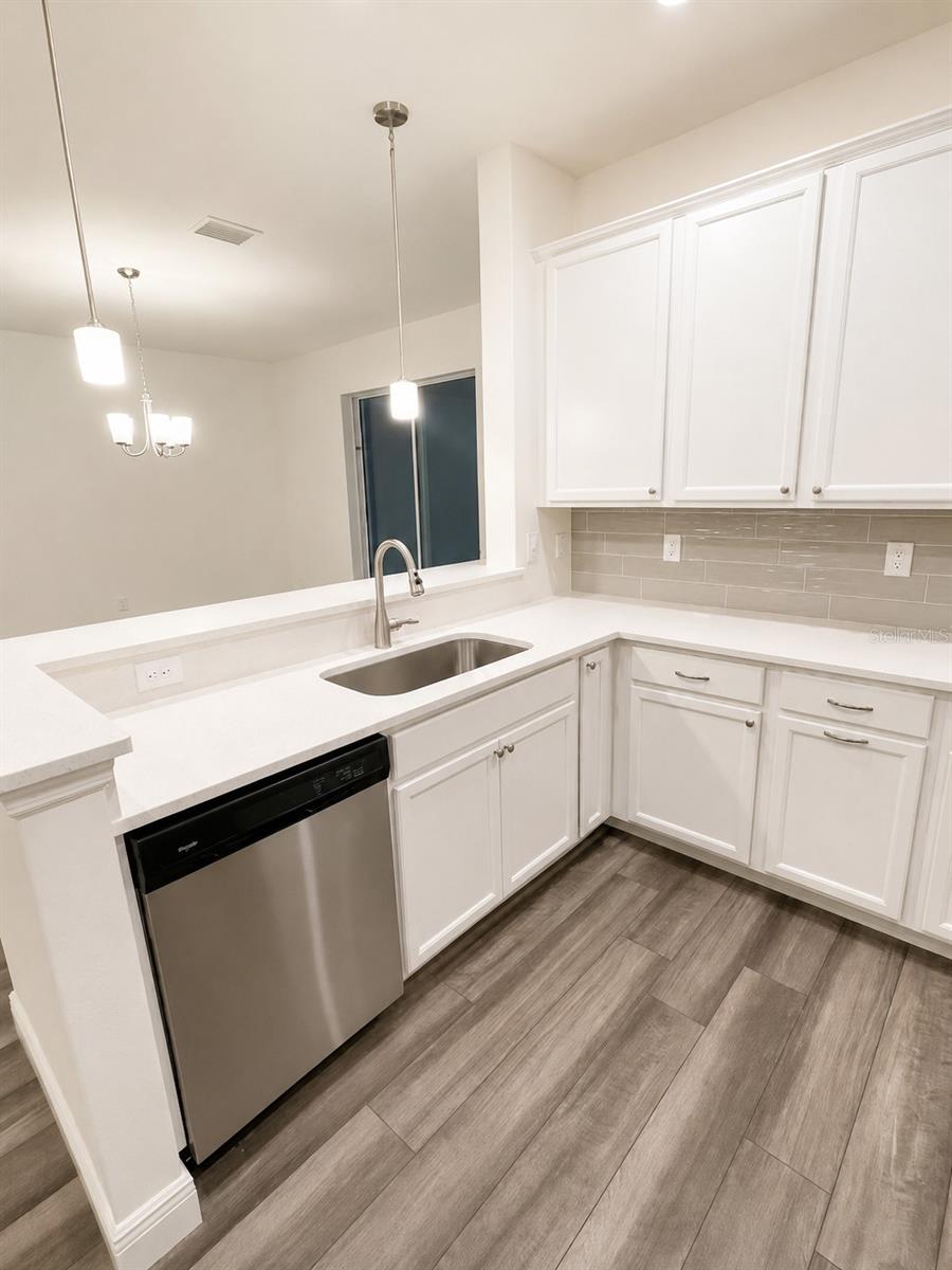 22 OAKLEAF WAY — photo 3