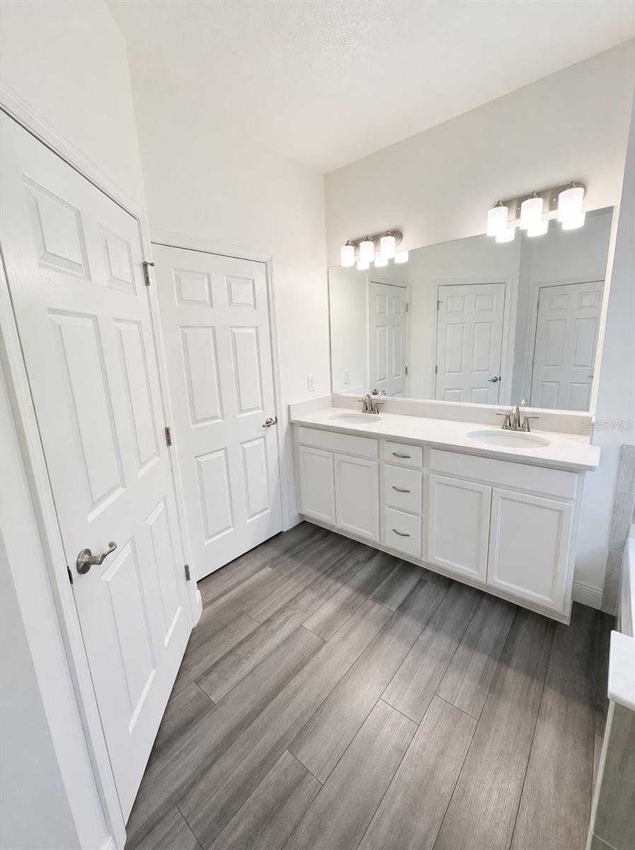 22 OAKLEAF WAY — photo 9