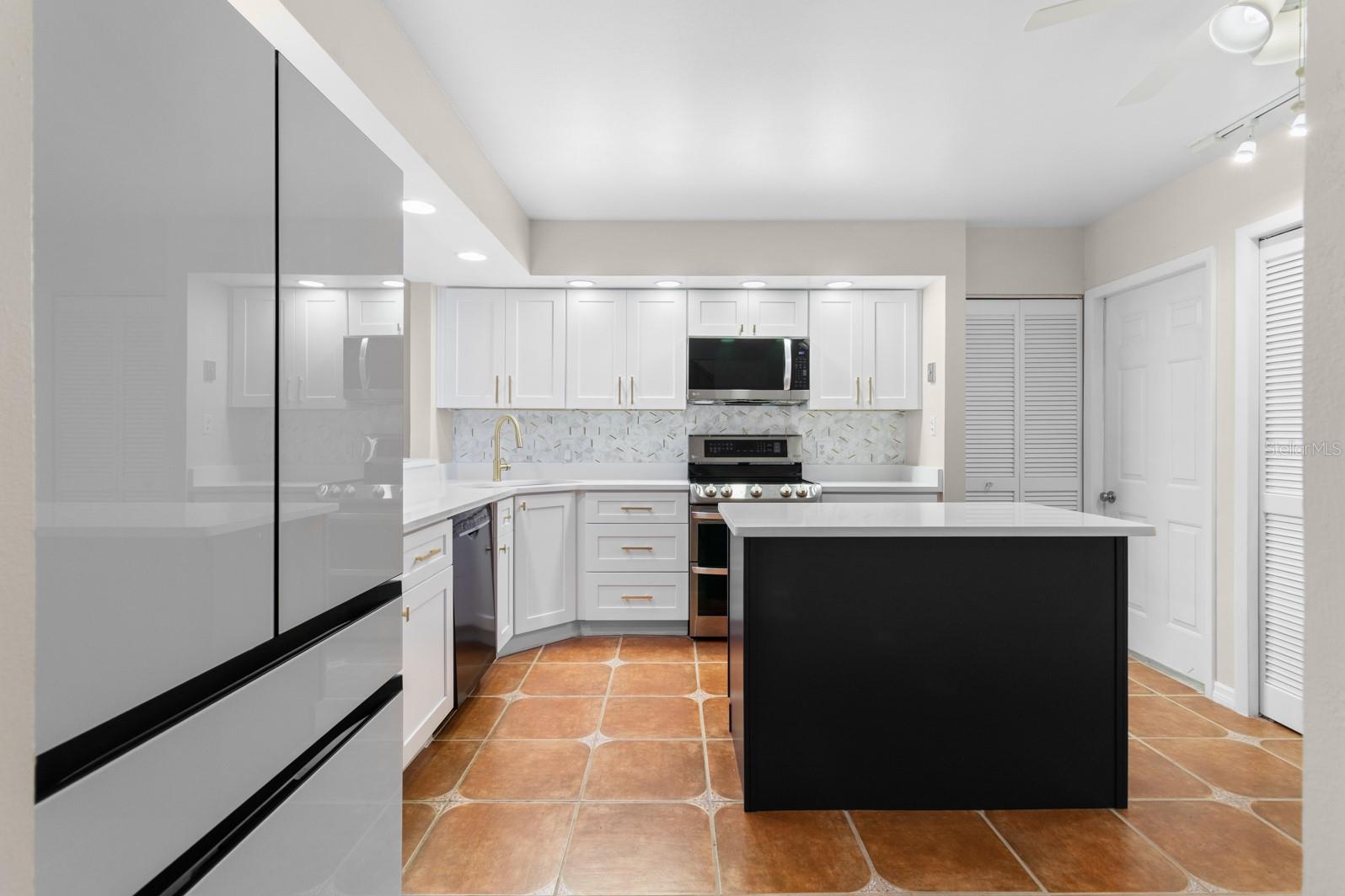 182 HERON BAY CIR — photo 10