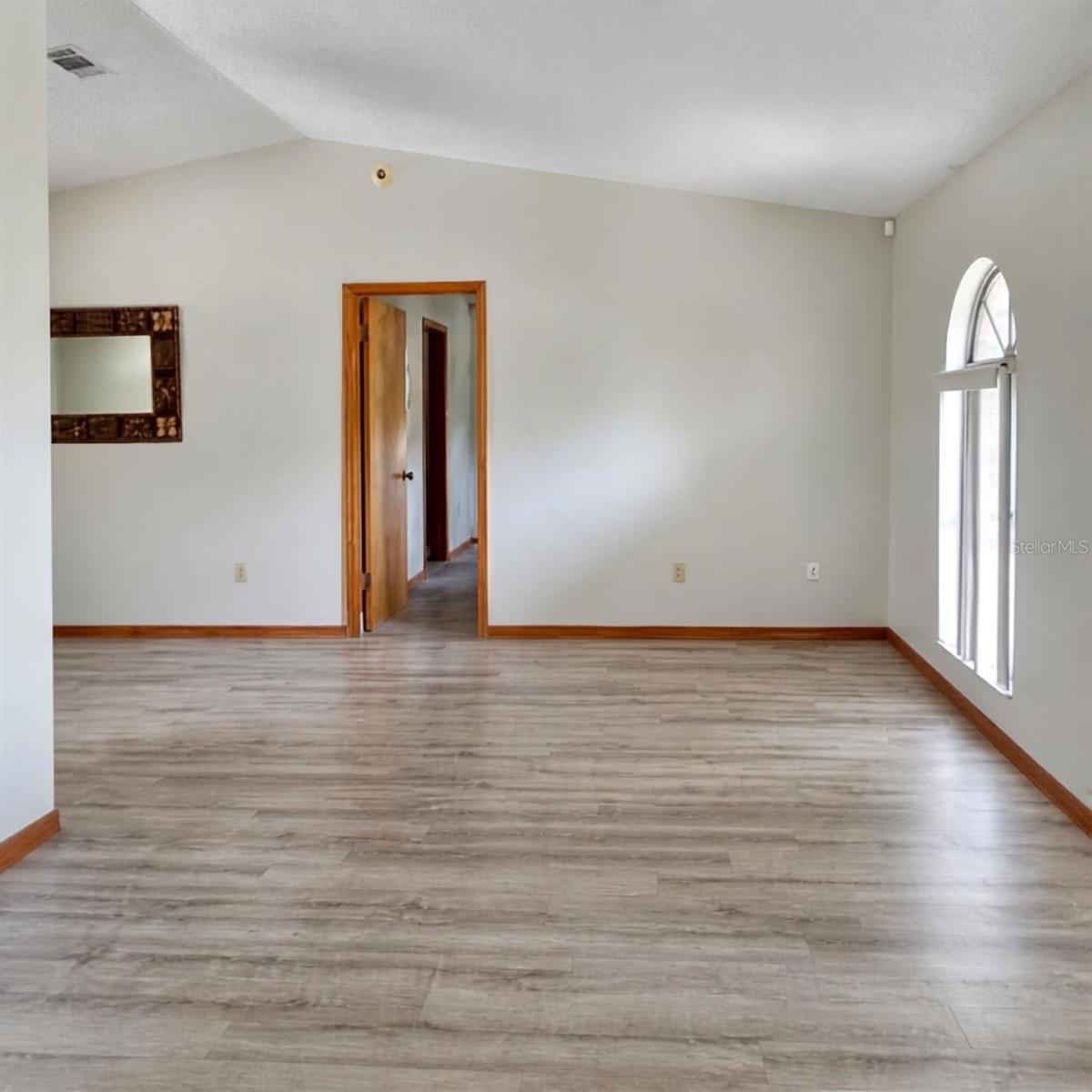 1004 YALE DR — photo 5