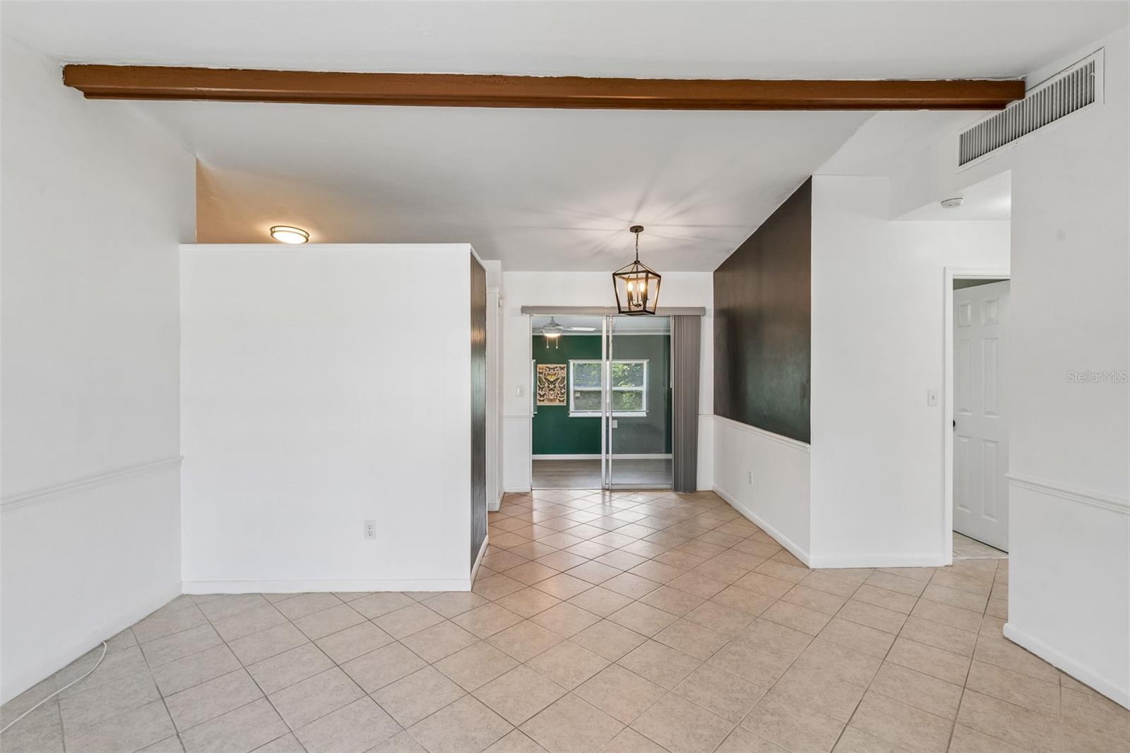 572 E NORMANDY BLVD — photo 11