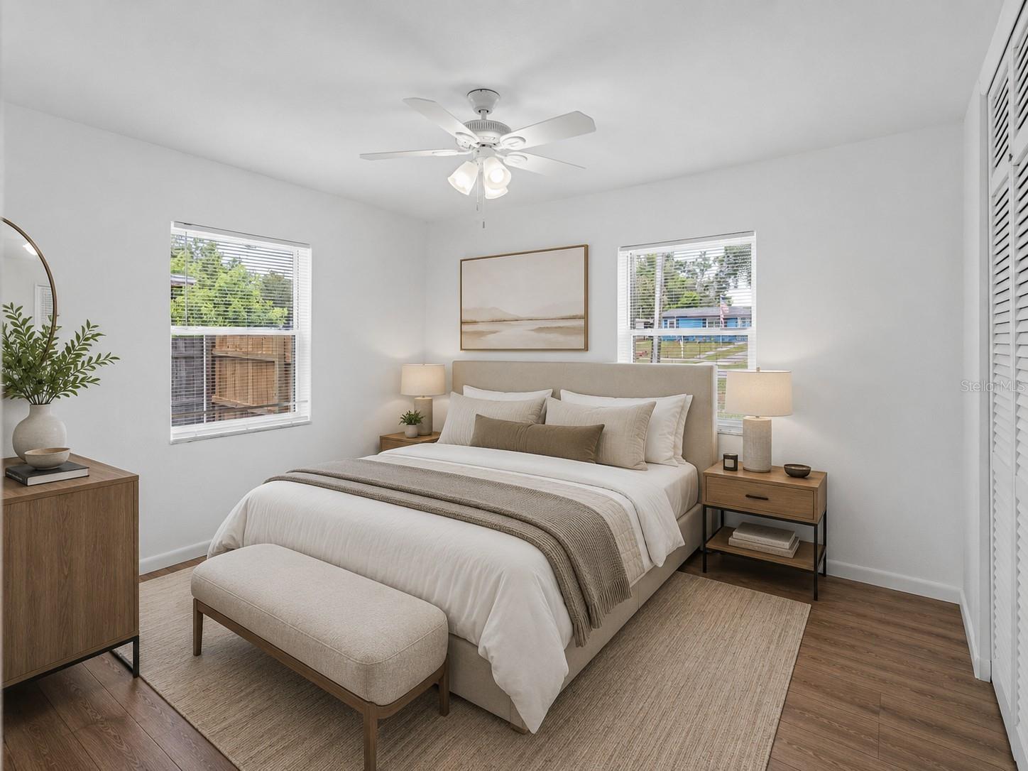 572 E NORMANDY BLVD — photo 3