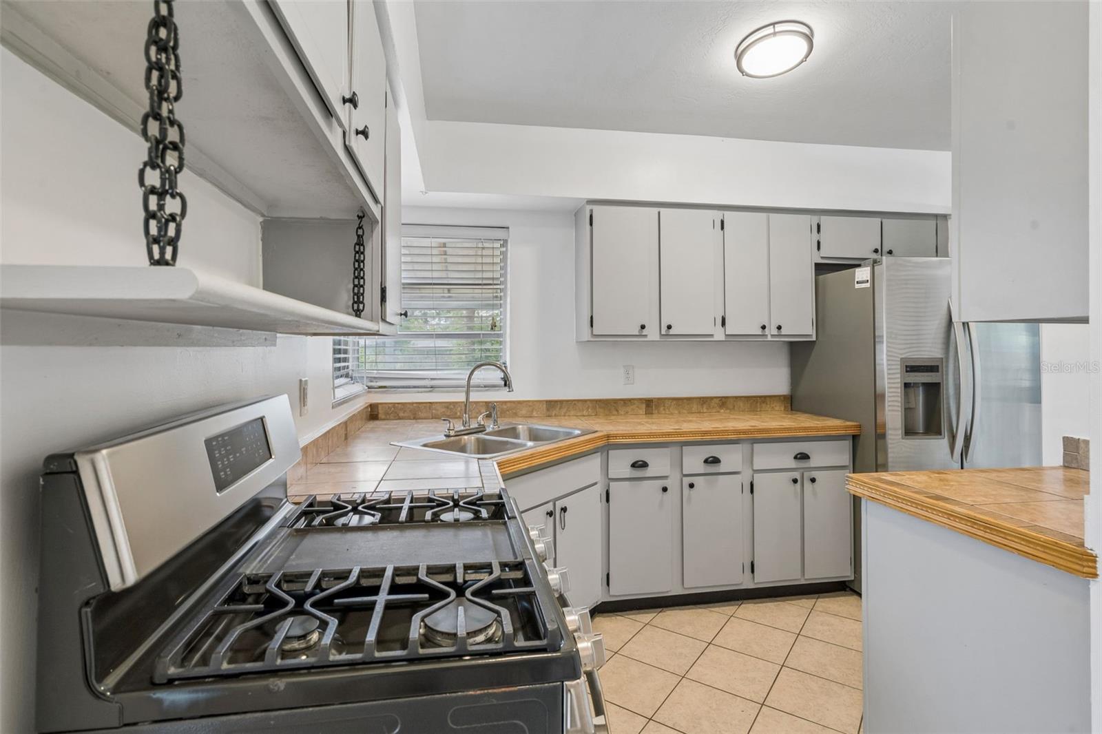 572 E NORMANDY BLVD — photo 6