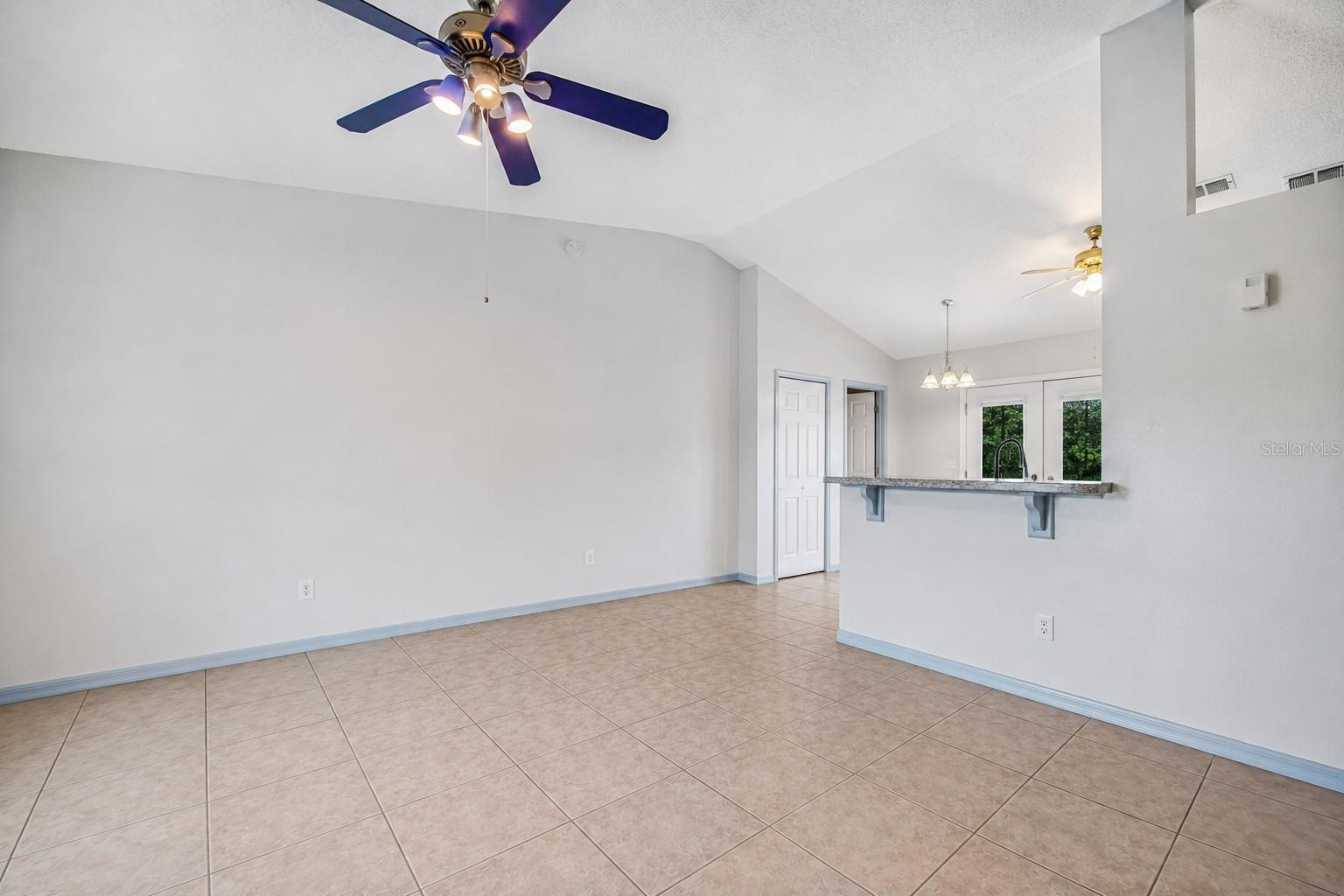 769 TRUMBULL ST — photo 12