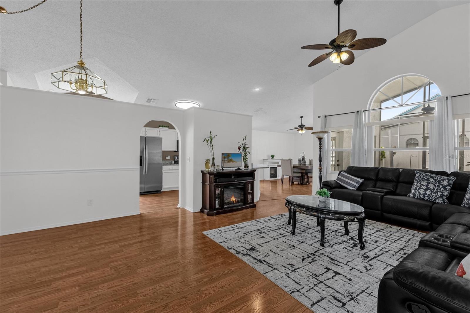 502 BRIGHTVIEW DR — photo 8