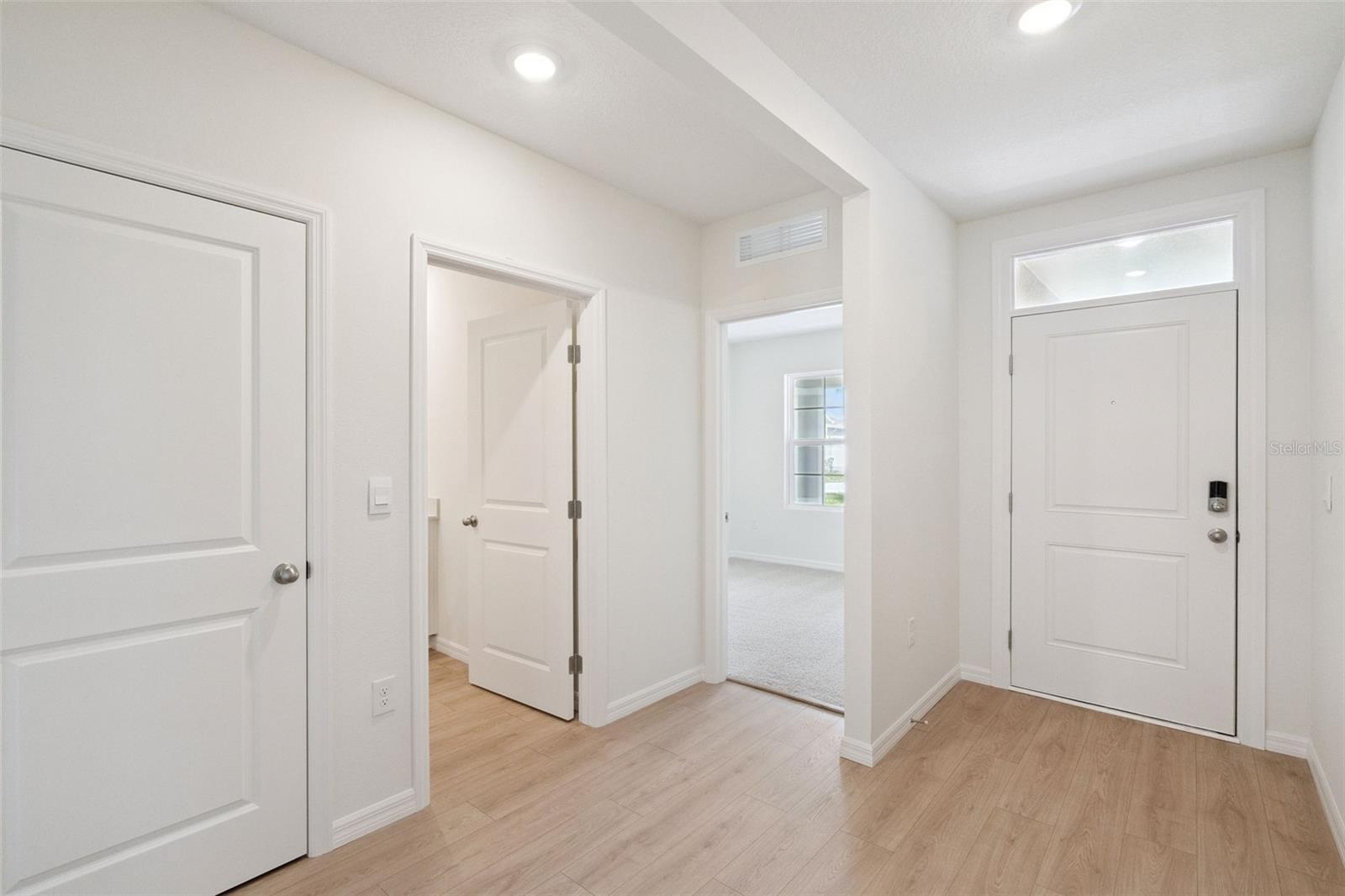 2519 DORSET CT — photo 2