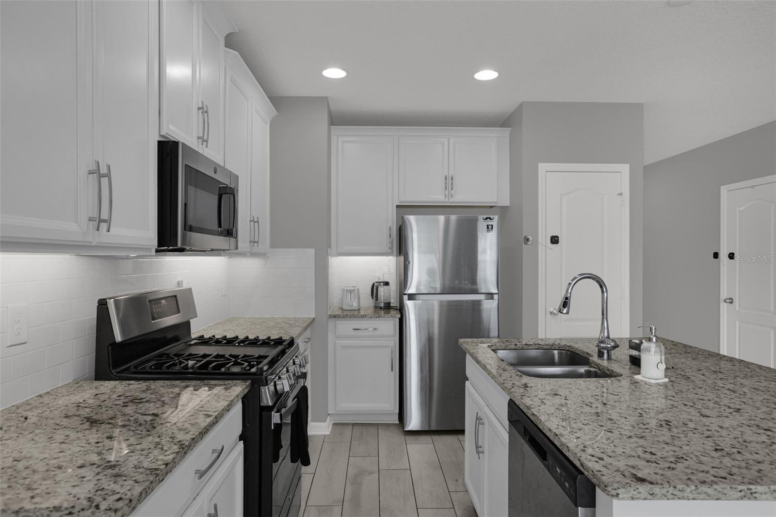 242 CEDAR BARK LN — photo 10