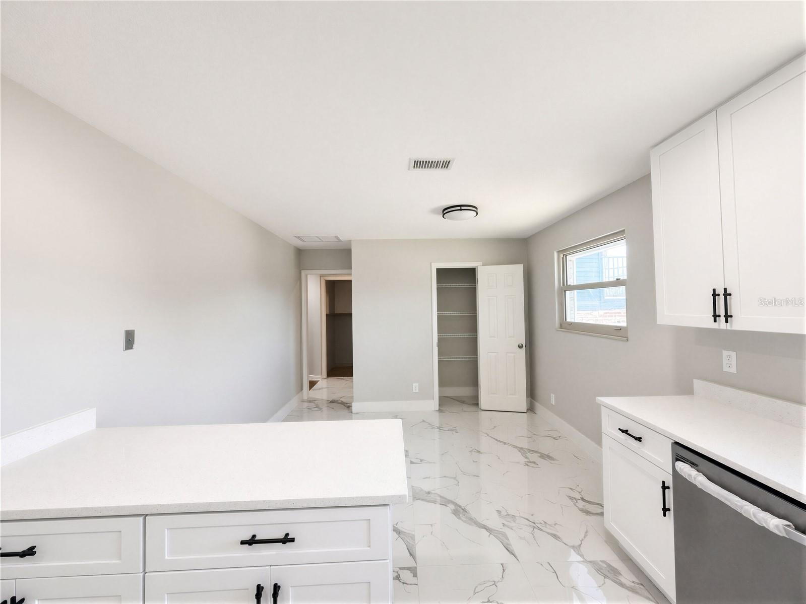 172 SEMINOLE DR — photo 8