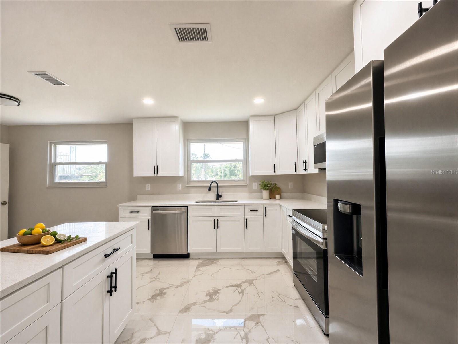 172 SEMINOLE DR — photo 10