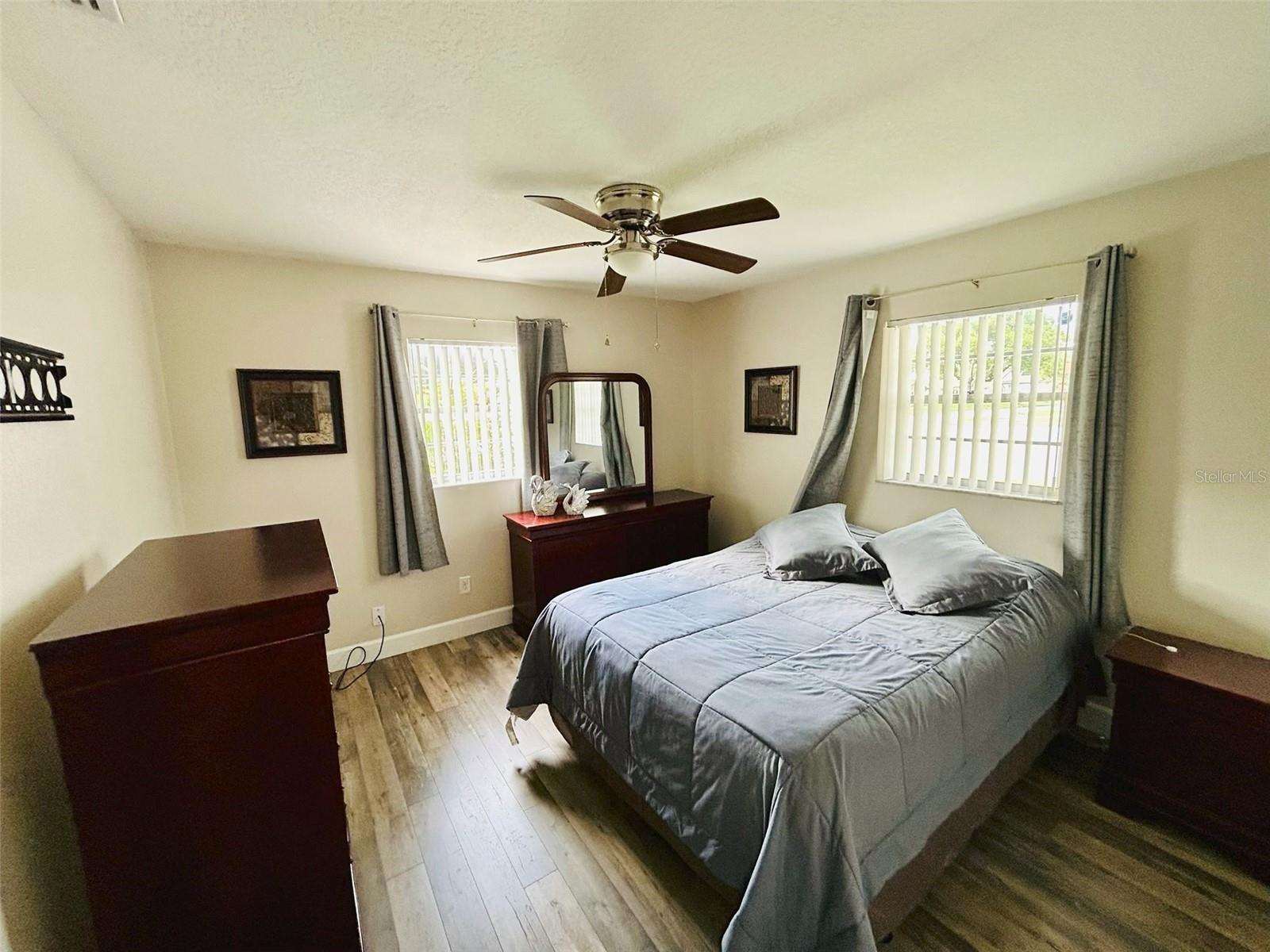 1643 SAXON BLVD — photo 9