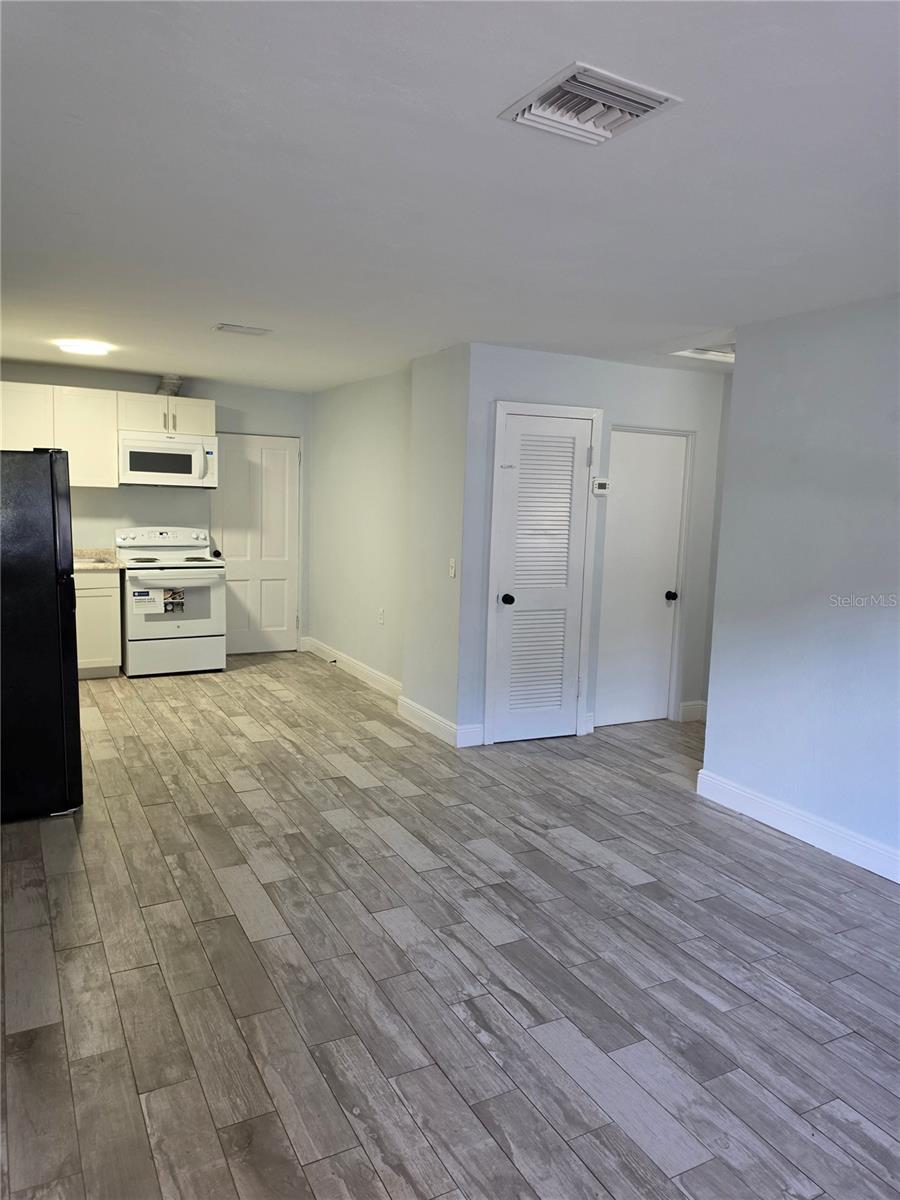 2205 1/2 S PARK AVE — photo 12