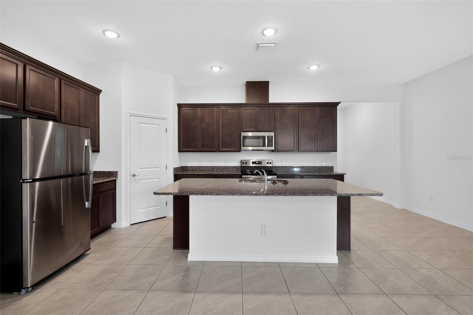 816 MIDDLETON ST — photo 10