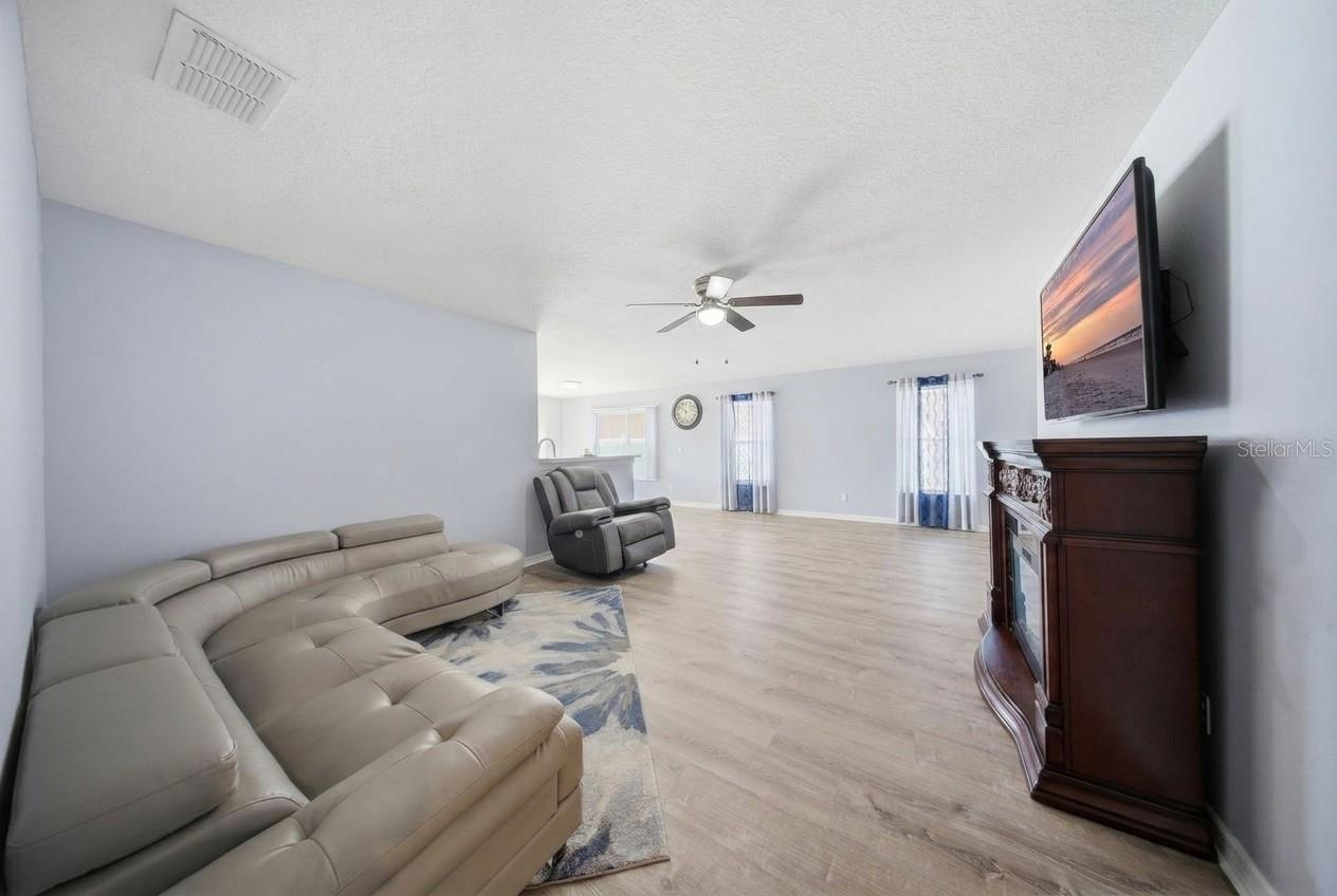 2505 BULLION LOOP — photo 6