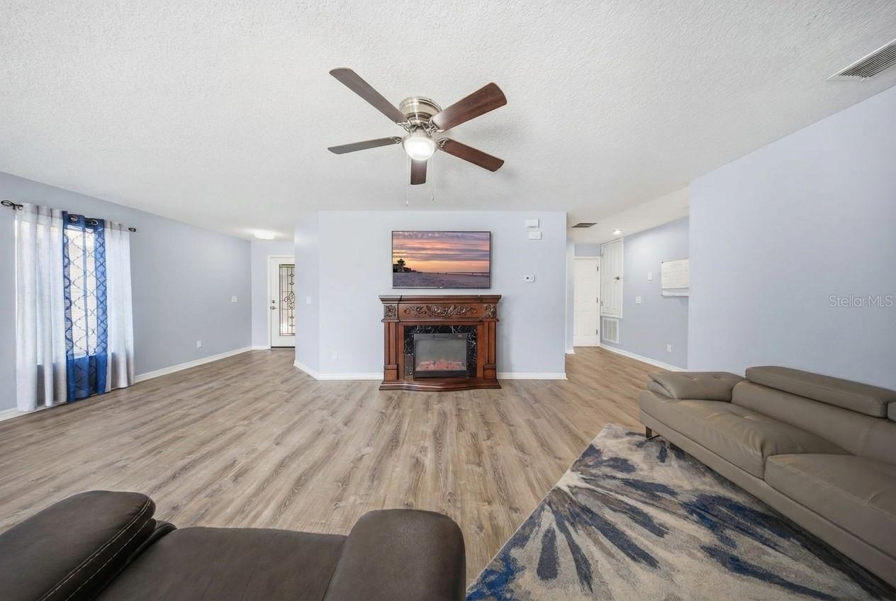 2505 BULLION LOOP — photo 7