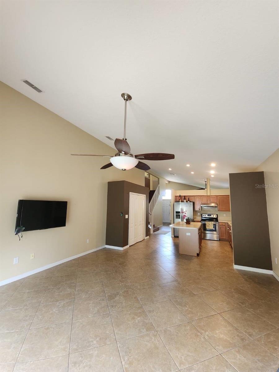 302 CLYDESDALE CIR — photo 11