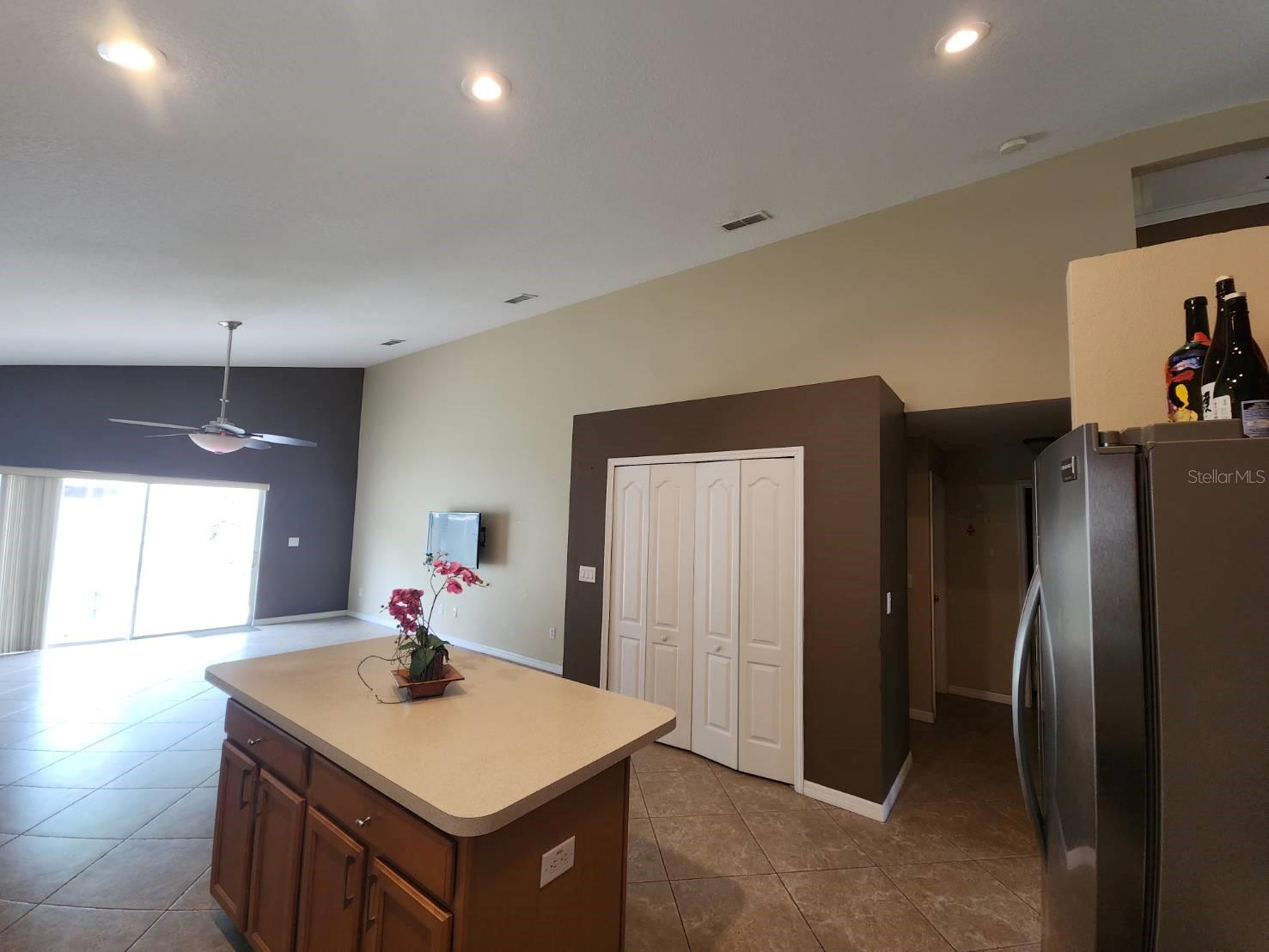 302 CLYDESDALE CIR — photo 12
