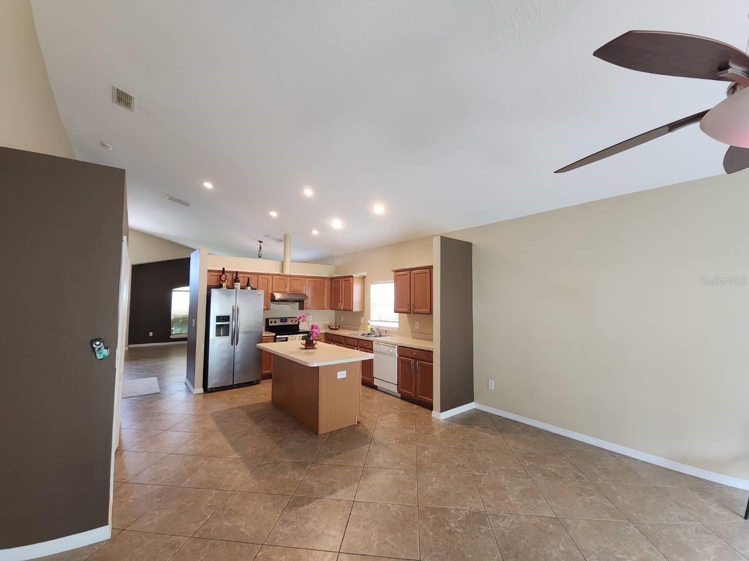 302 CLYDESDALE CIR — photo 9