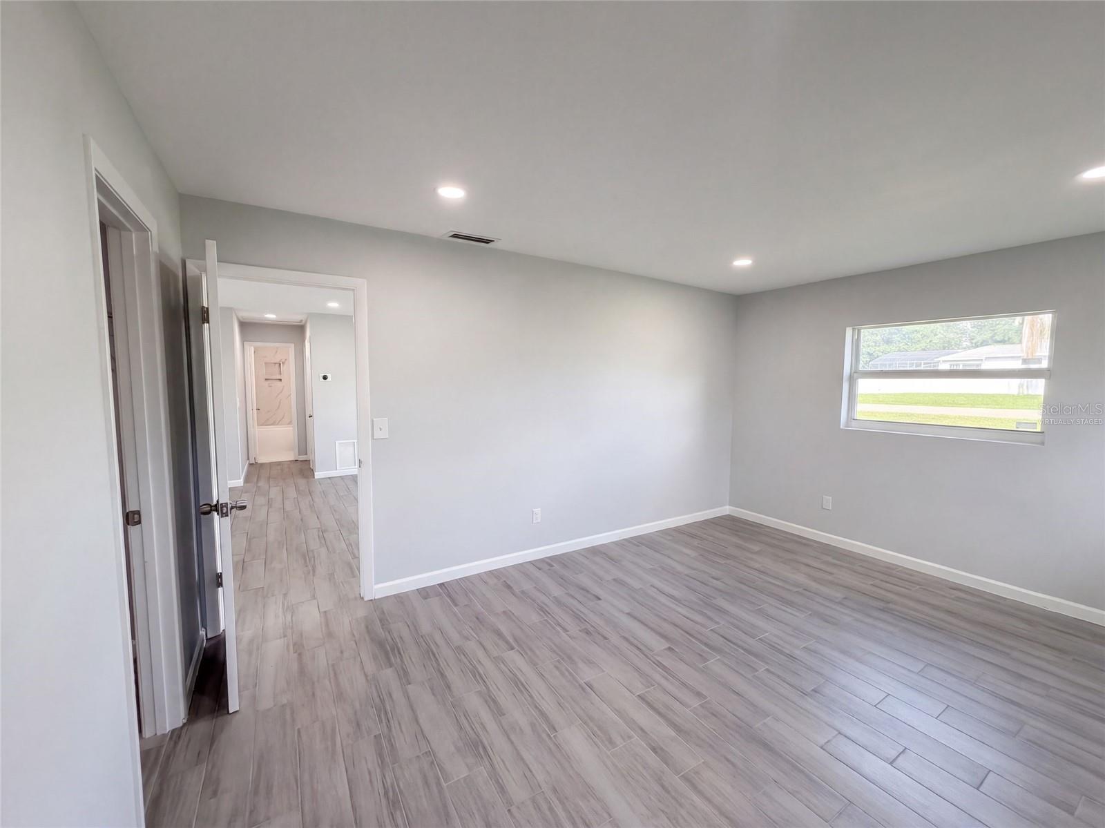 2096 W ATMORE CIR — photo 4