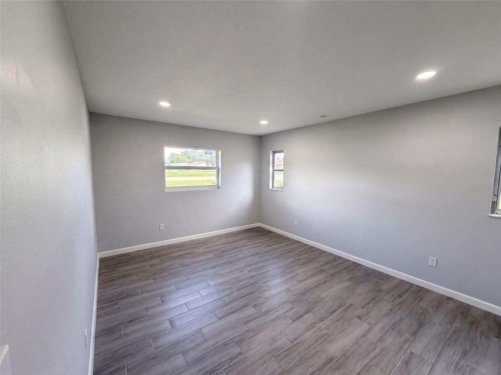 2096 W ATMORE CIR — photo 9