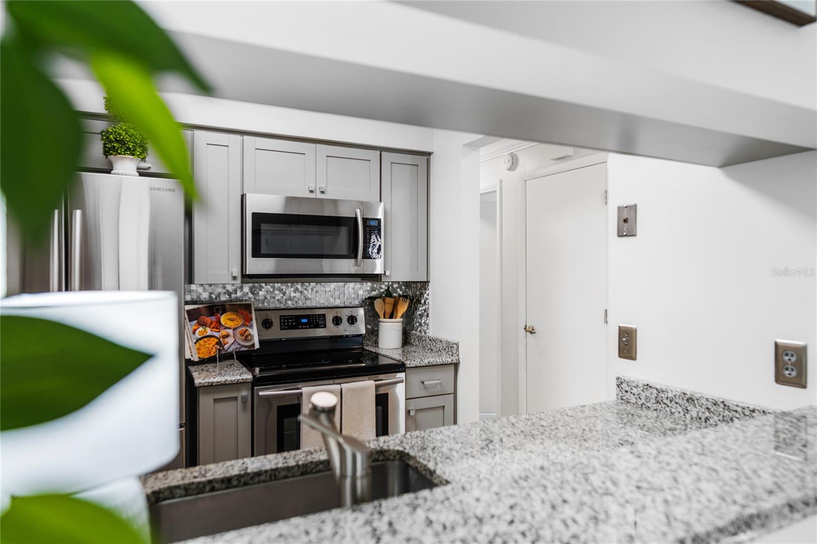 304 NORTHLAKE DR — photo 12