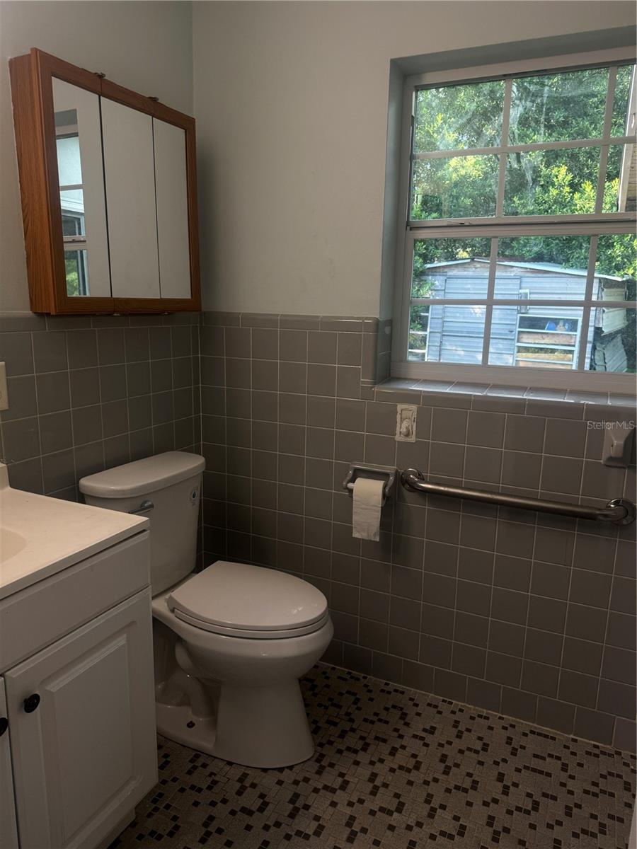 589 EAST NORMANDY  BLVD. — photo 9