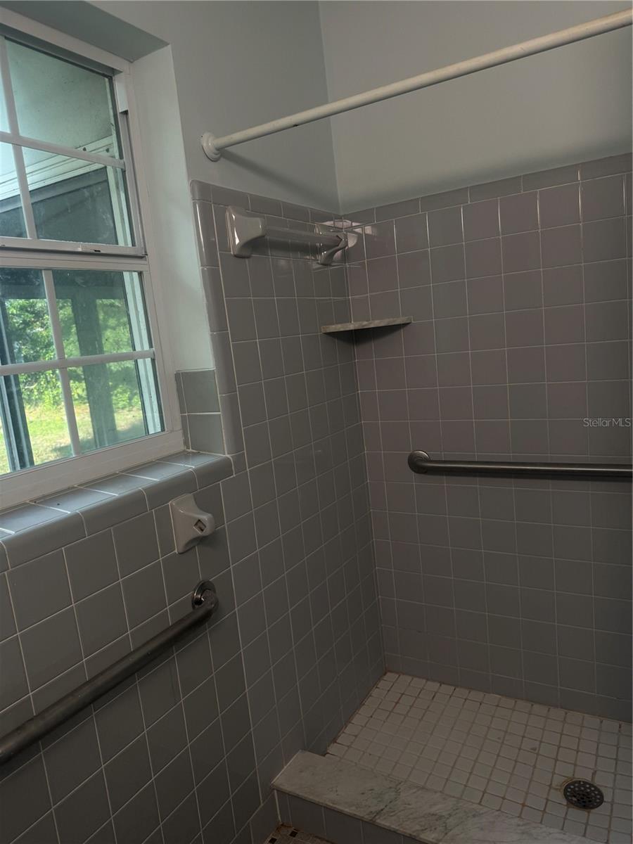 589 EAST NORMANDY  BLVD. — photo 10